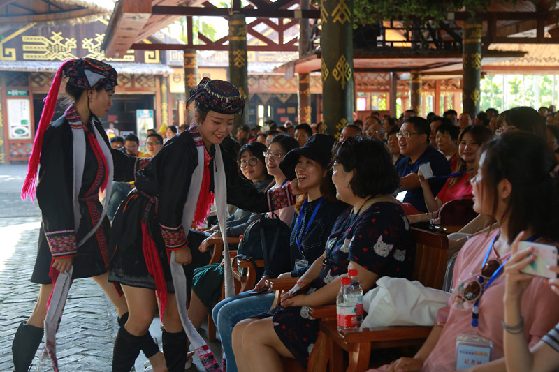 “外宣新媒體看海南”：檳榔谷文旅創(chuàng)新助民脫貧 (5) - 副本