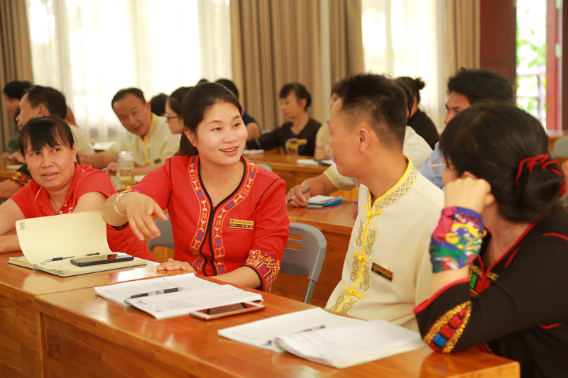 6、職工代表圍繞會(huì)議主題暢所欲言，積極為景區(qū)發(fā)展獻(xiàn)計(jì)獻(xiàn)策