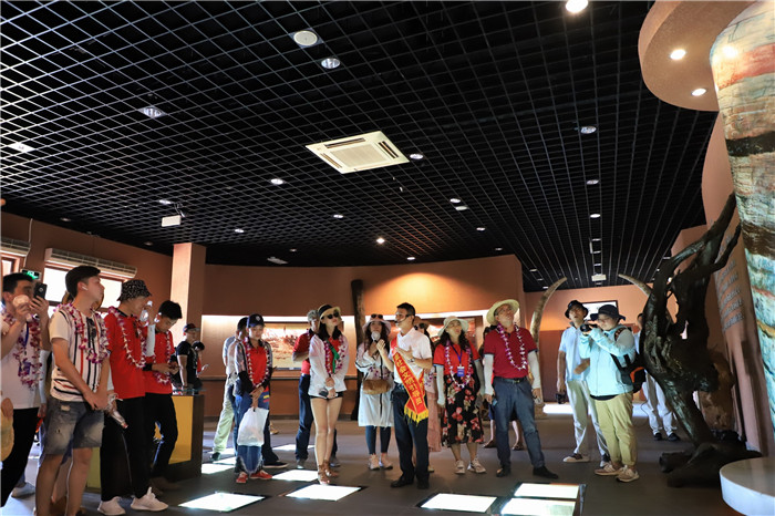 鳳凰采風(fēng)團(tuán)走進(jìn)大小洞天 (9)