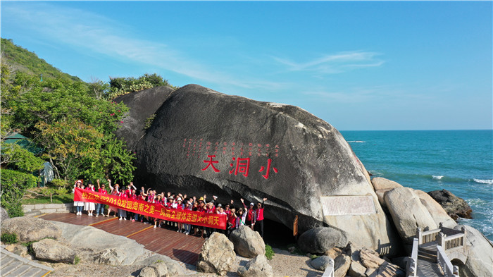 鳳凰采風(fēng)團(tuán)走進(jìn)大小洞天 (5)