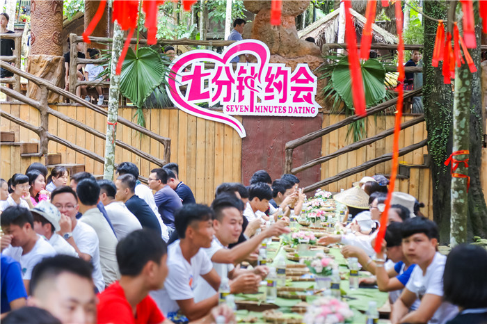 5、往屆七夕相親盛典活動，“才子佳人”面對面進(jìn)行“7分鐘約會”