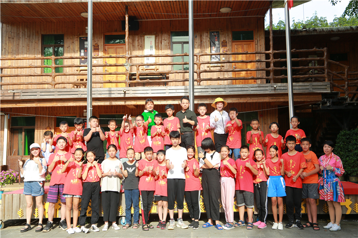 11、“少年演講家”玩轉(zhuǎn)檳榔谷 蕩槳飛歌“悠黎客”