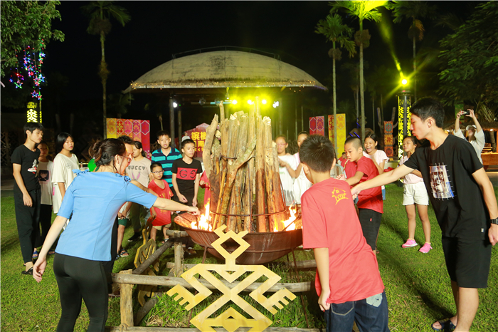 6、“少年演講家”玩轉(zhuǎn)檳榔谷 蕩槳飛歌“悠黎客”