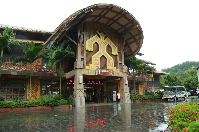 1、 海南旅游景區首家無人超市落戶檳榔谷