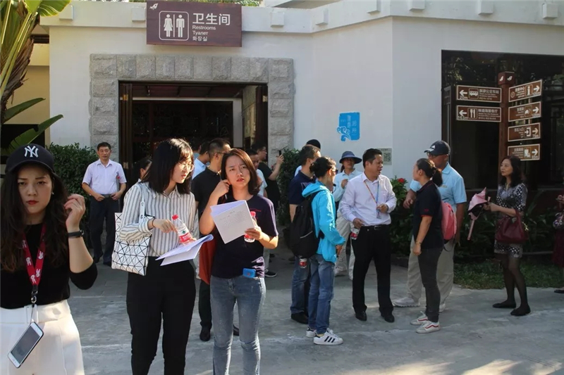 考察團檢查旅游廁所 考察團檢查旅游廁所