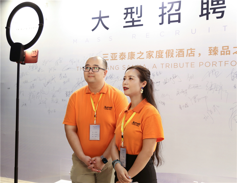 圖5 酒店人力資源總監(jiān)韓世琦先生和市場傳訊總監(jiān)曾穎哲女士主持線上招聘直播
